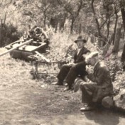 Hinten: Wilhelm Kurth "Kliemesse Will", vorne: Peter Schick, Gastwirt in Gilsdorf, ca. 1950