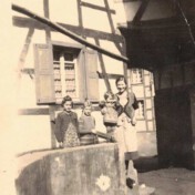 "An Buresch", Haus Bresgen, Nöthen, rechts Agnes Schick