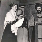 1958, Pfarrheim Nöthen, Theateraufführung "Der Glockenguß zu Breslau", Regie Pfarrer Dr. Hamm.
vlnr.: H.J. Eichen, Agnes Schick,. Betty Pehring, Helmut Kolvenbach, Rainer Kolvenbach
