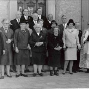 Pfarrer Alexander Klein mit Kommunion Jubilaren