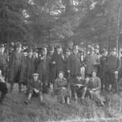 Jagdgesellschaft am Kapellchen an der Buch