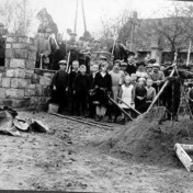 Arbeiten am "Alten Friedhof" an der Kirche
