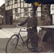 Vor Haus Lingscheidt in Gilsdorf