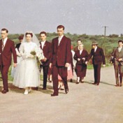 6. Mai 1959. Auf dem Weg von Speerhaus nach Nöthen zur Trauung von Anneliese Schmitz.