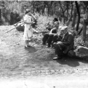 Gegenüber der Gaststätte in Gilsdorf