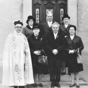 19. April 1967
Kommunion-Jubilare mit Pfarrer Klein, Mitte Lehrer Jakob Kolvenbach